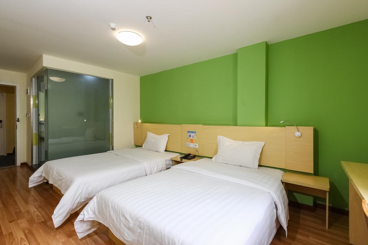 7Days Inn Guangzhou Southern Hospital Medical College Station Экстерьер фото