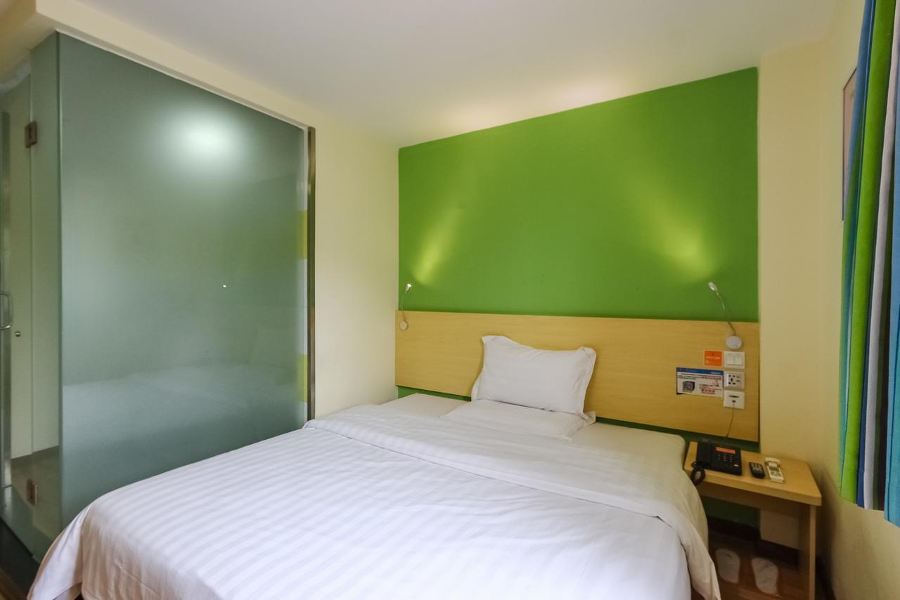 7Days Inn Guangzhou Southern Hospital Medical College Station Экстерьер фото